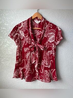 Y2K Allison Taylor Red White Paisley Tie Neck Blouse Size 8 Short Sleeve
